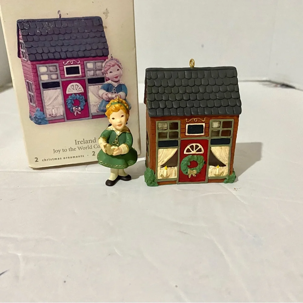 Hallmark Ireland Joy to the World Collection Keepsake 2 Ornament Set 2007 in Box